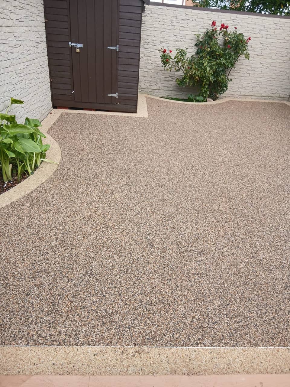 New cream resin bound driveway