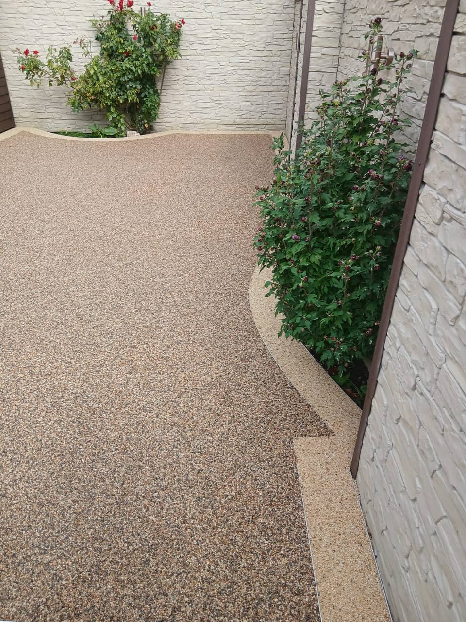 Cappuccino resin with Meadow border, Finglas